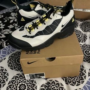 NIB NIKE Men’s ACG AIR MADA